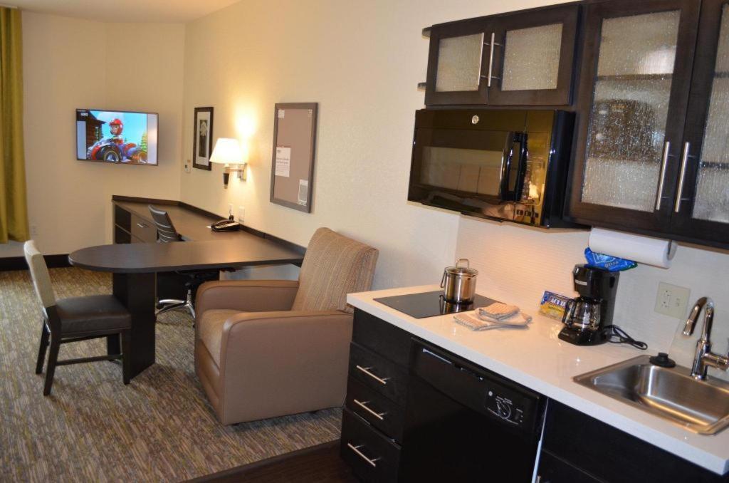 Candlewood Suites Saint Joseph By Ihg Exterior photo